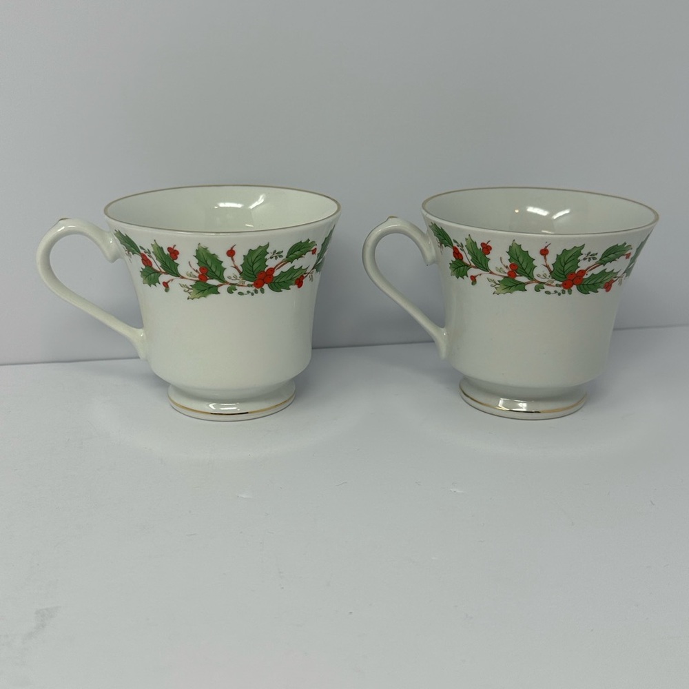 China Pearl Noel Holly & Berries Teacup Set of 2 Gold Trim Discontinued A1